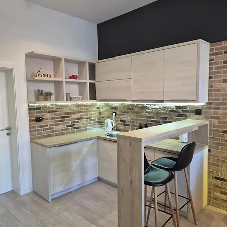 Boulevard Apartment *